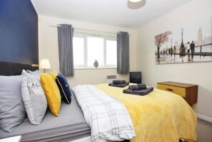 2 bedrooms, iron/ironing board, internet, bed sheets