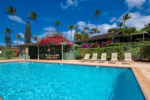 A heated pool - Hawaiian 2BR Boho Cottage with Bright Island Style (Lahaina)