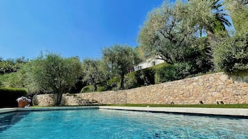 Piscine extérieure, piscine chauffée