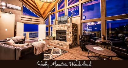 Gorgeous Luxury Cabin! 360 Views, Fire Pit, Theater Room - Prime Location!