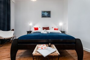 1 bedroom, bed sheets