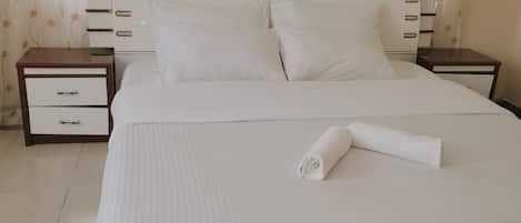 3 bedrooms, iron/ironing board, WiFi, bed sheets