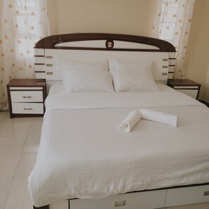 3 chambres, fer et planche à repasser, Wi-Fi, draps fournis