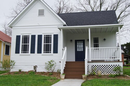 Spoetzl Haus, Historic Cottage 4 blocks from Spoetzl Brewery
