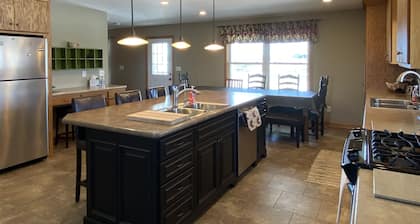 Scenic Ridge Guest House a Farmhouse in the Mohican Valley