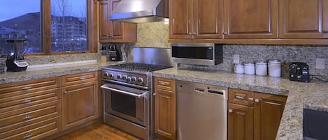 Réfrigérateur, micro-ondes, four, lave-vaisselle