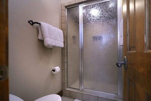 Combined shower/tub, hair dryer, shampoo