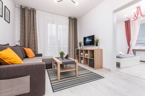 Huoneisto, 1 makuuhuone, parveke | Olohuone