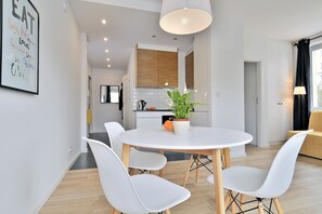 Apartment, 1 Schlafzimmer, Balkon | Wohnzimmer