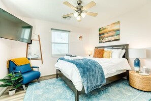 2 عدّة غرف نوم ومساحة عمل للكمبيوتر المحمول وواي فاي وملاءات أسرّة