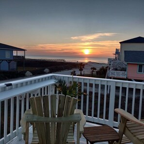 Property grounds - Sunset Sanctuary - Yep, Coolest Sunrises & Sunsets Here! (Surfside Beach)