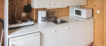 Awesome home in Spangereid with kitchen
