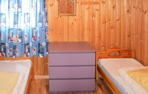 1 chambre, lit de bébé portatif, literie fournie