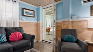 Smart-tv, dvd-afspiller, bøger