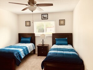 4 bedrooms, iron/ironing board, WiFi, bed sheets - Entire House in Sarasota, FL, 9 mi from Siesta Key beach (Sarasota)
