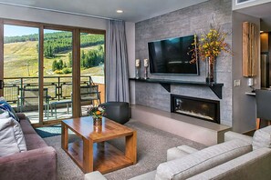 TV, fireplace