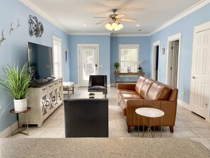 Smart TV, books - Bright & Spacious 30A Beach Home w/pool & grill, walk to beach & top restaurants (Santa Rosa Beach)