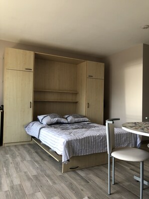 1 chambre, fer et planche à repasser, Wi-Fi, draps fournis