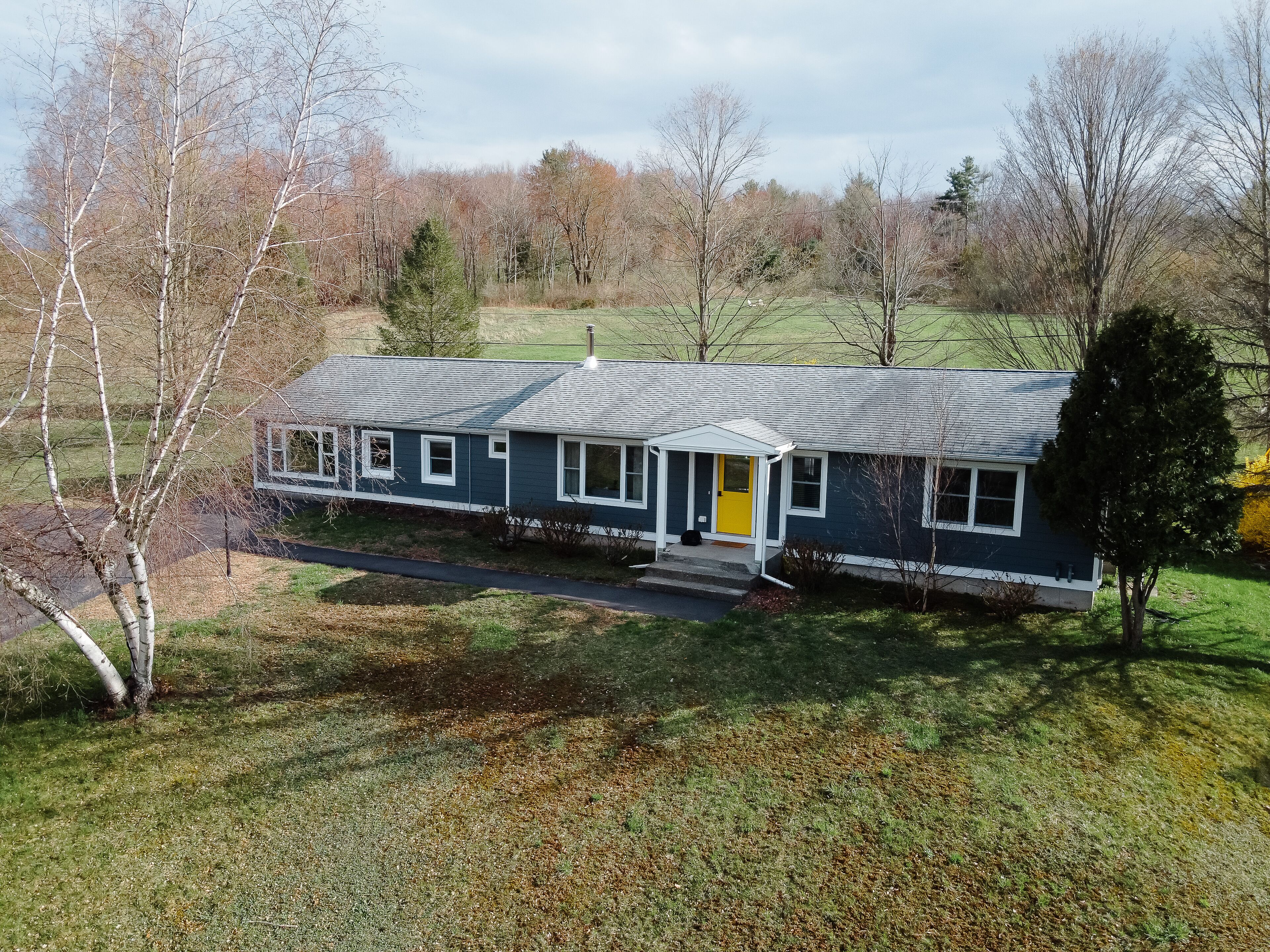 Newly Renovated "Yellow Door Ranch" on 7 acres sleeps 10