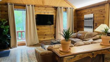 Una Smart TV, una oficina