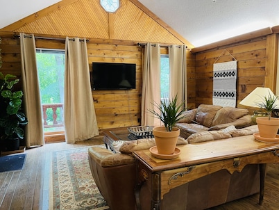 The Red Fox Cabin - Urban Retreat