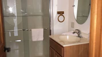 Combined shower/tub, hair dryer, towels, soap