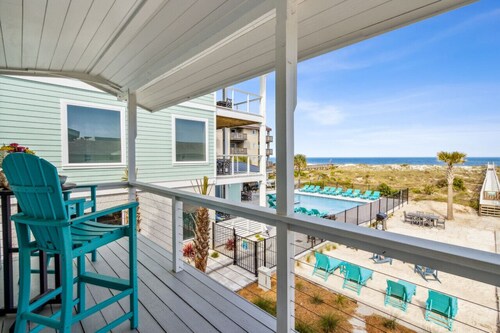 Flamingo Loft | Charming Oceanfront Loft | Multiple Decks | Private Beach Access