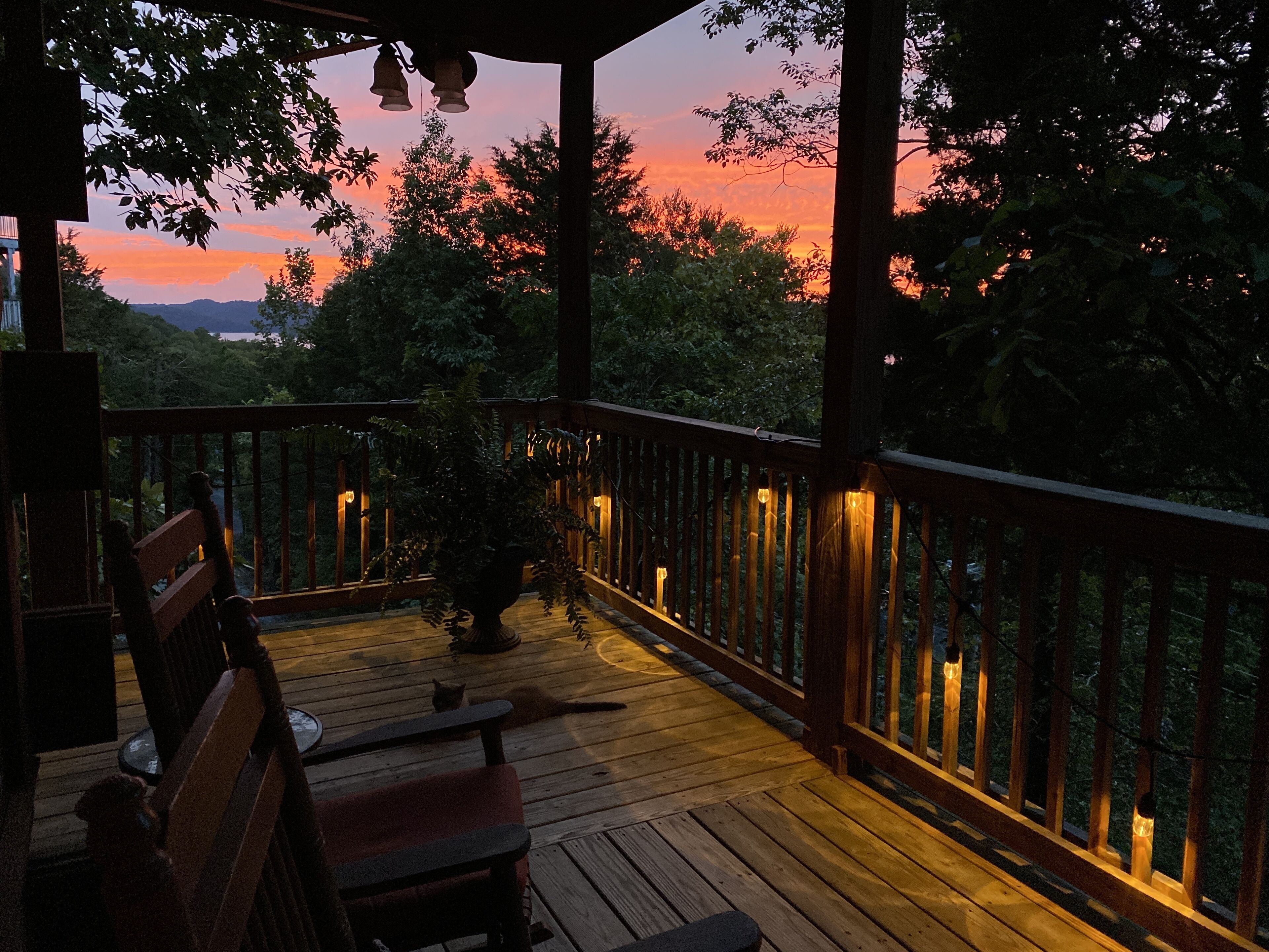 CENTER HILL XL CABIN min to I-40 Lake views all year walkable Hurricane Marina