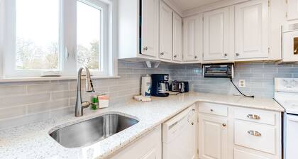 Recently updated Colonial with WiFi, private washer/dryer, firepit & large yard