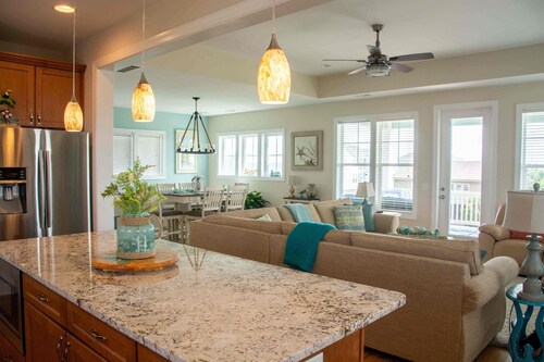 Beachside Bliss!  Ocean views, beautiful pool and a 2 minute walk to the beach!