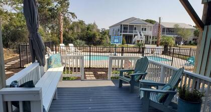 Beachside Bliss! Ocean views, beautiful pool and a 2 minute walk to the beach!