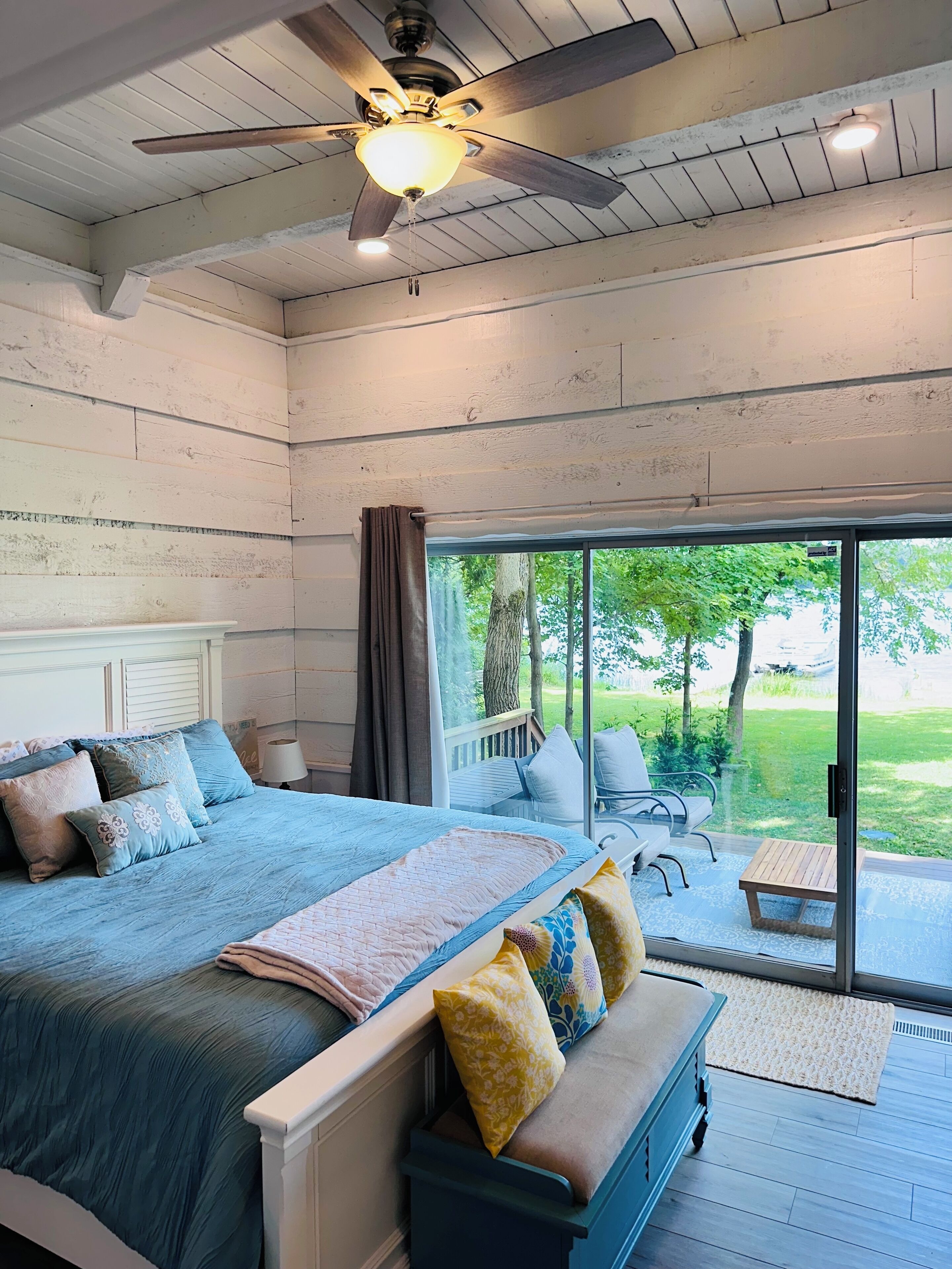 4 slaapkamers, een strijkplank/strijkijzer, gratis wifi, beddengoed