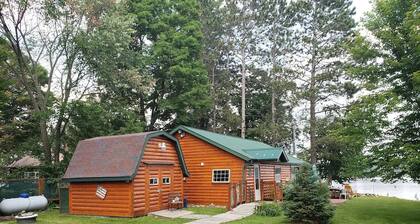 Blissful cozy, year round, lakeside cabin on Butternut Lake. Dogs welcome.