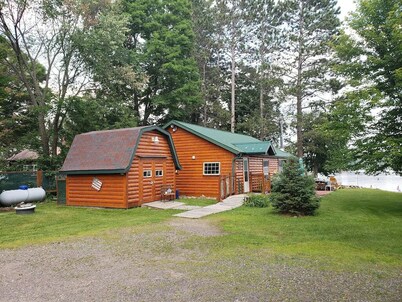 Blissful cozy, year round, lakeside cabin on Butternut Lake.  Dogs welcome.