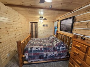 2 bedrooms, travel crib, free WiFi, bed sheets