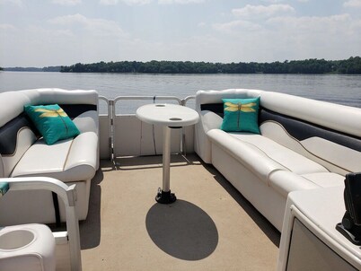 Blissful cozy, year round, lakeside cabin on Butternut Lake.  Dogs welcome.