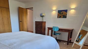 1 bedroom, desk, iron/ironing board, WiFi (free)