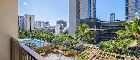 المنطقة المحيطة بالمنشأة