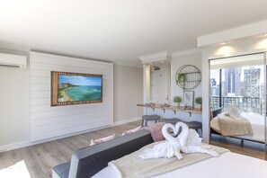 Iron/ironing board, free WiFi, bed sheets - Partial Ocean View King STUDIO with Kitchenette and FREE WIFI! (Honolulu)