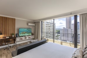 Iron/ironing board, free WiFi, bed sheets - Partial Ocean King Studio with Kitchenette, AC, and Free WIFI! (Honolulu)