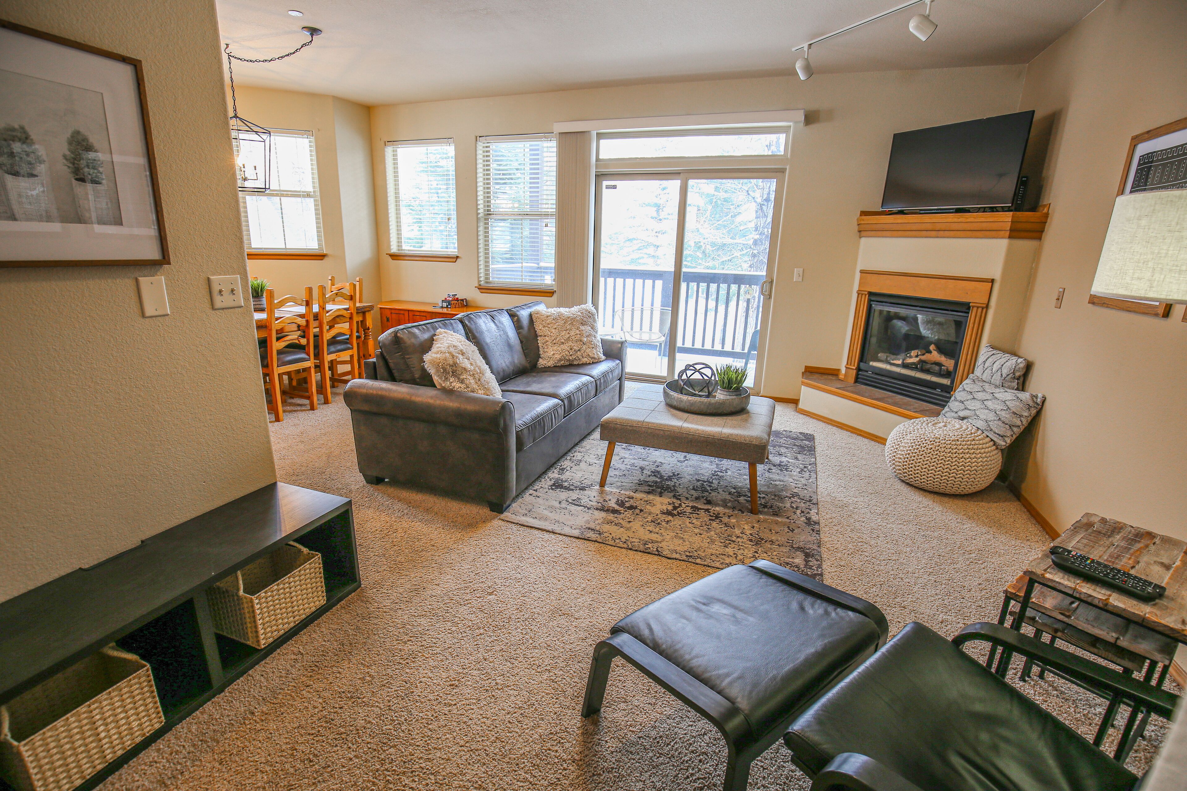 Common hot tub, Updated, Close to Downtown Frisco & Lake Dillon! Gas Grill,Wi-Fi