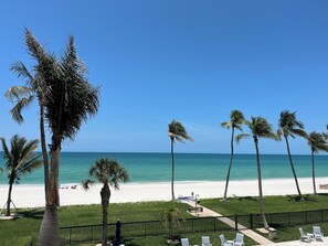 Am Strand, Liegestühle, Strandtücher