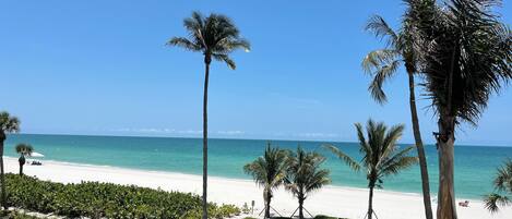 Am Strand, Liegestühle, Strandtücher