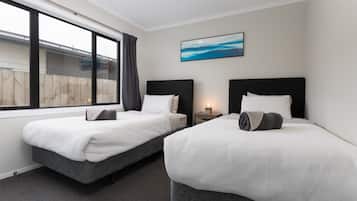 3 bedrooms, desk, iron/ironing board, free WiFi