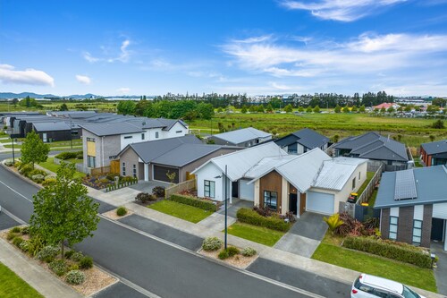 Brand new, modern house in a great location!