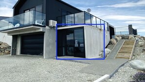 Exterior detail - Galaxy Lake View Studio (Lake Tekapo)