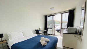Classic Double Room | WiFi (free), bed sheets - Galaxy Lake View Studio (Lake Tekapo)