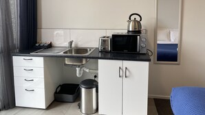 Classic Double Room | Private kitchenette | Microwave - Galaxy Lake View Studio (Lake Tekapo)