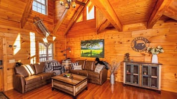 Smart TV, chimenea, futbolito y libros