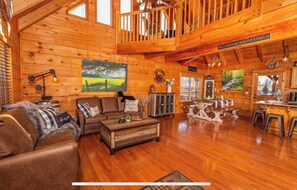 Smart-TV, Kamin, Tischfußball, Bücher